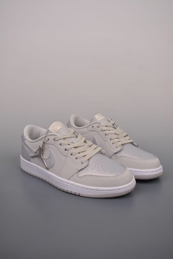 AJ 1 Low ‘Silver’ CZ0790-002