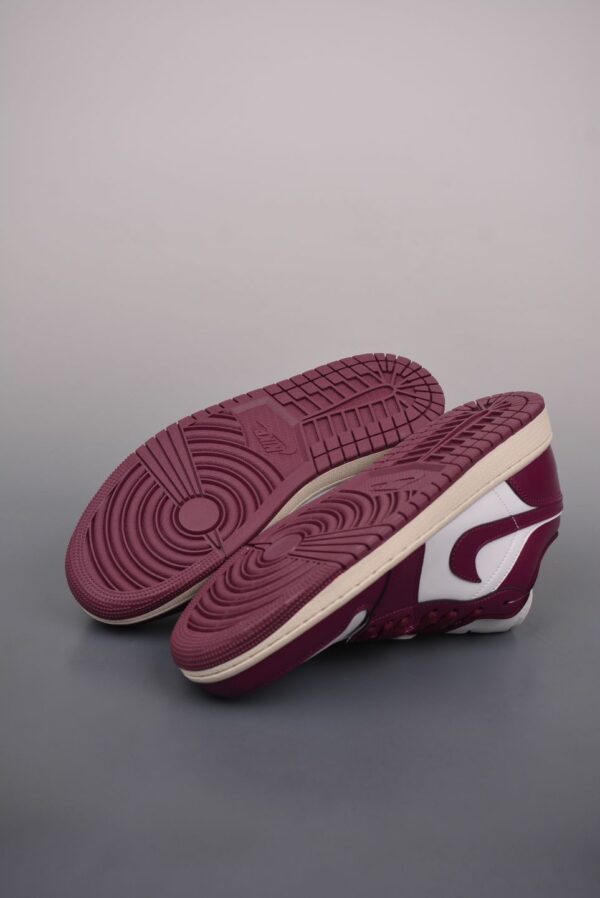 AJ 1 Low ‘Fireberry’ DC0774-161 AJ 1 Low ‘Fireberry’ DC0774-161