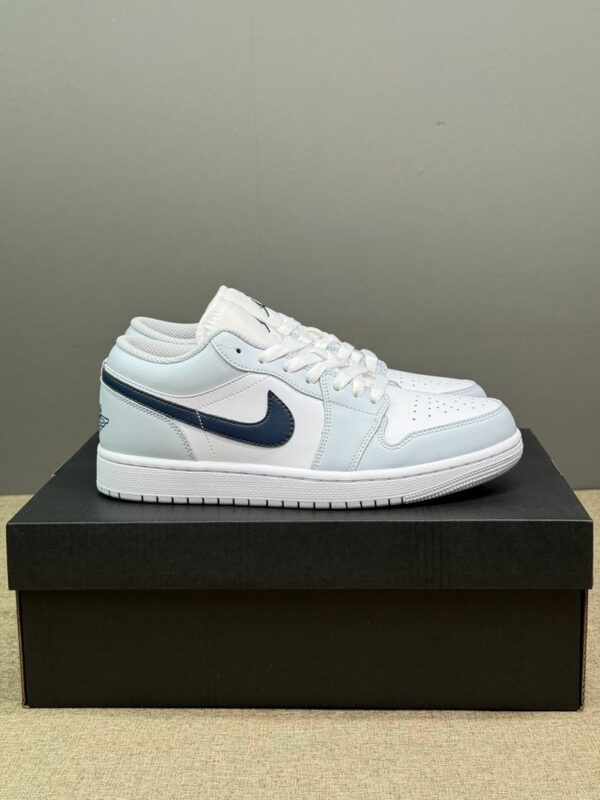 AJ 1 Low ‘Aura Squadron Blue’ 553558-400