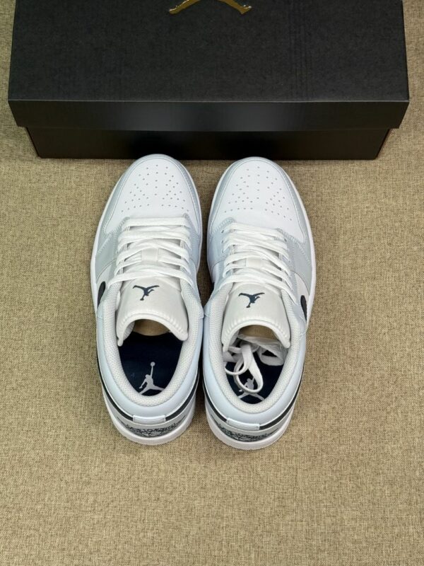 AJ 1 Low ‘Aura Squadron Blue’ 553558-400