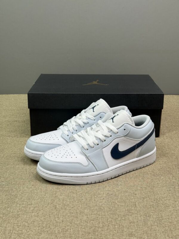 AJ 1 Low ‘Aura Squadron Blue’ 553558-400