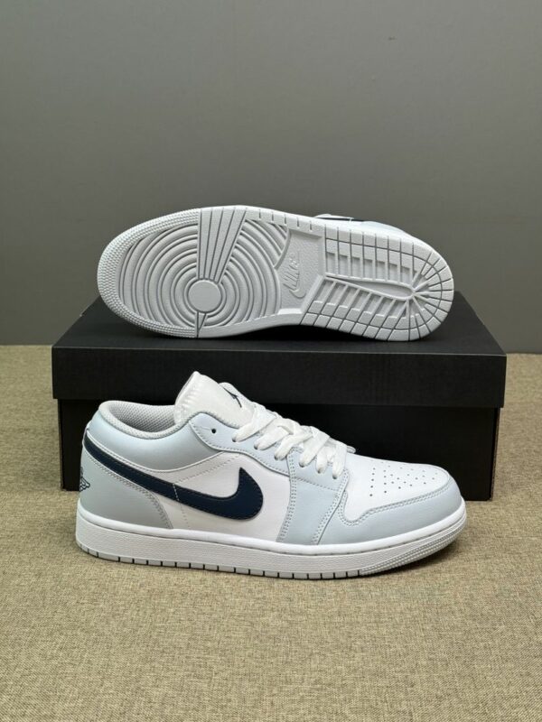 AJ 1 Low ‘Aura Squadron Blue’ 553558-400