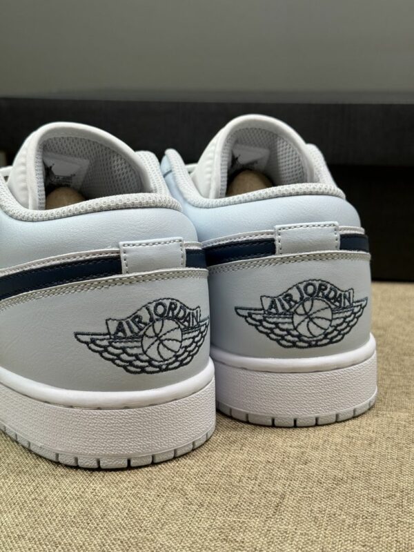 AJ 1 Low ‘Aura Squadron Blue’ 553558-400