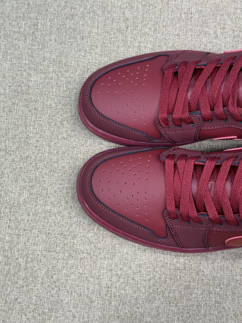 AJ 1 Low SE ‘Valentine’s Day’ IB7012-600 AJ 1 Low SE ‘Valentine’s Day’ IB7012-600