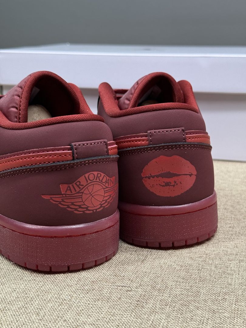 AJ 1 Low SE ‘Valentine’s Day’ IB7012-600 AJ 1 Low SE ‘Valentine’s Day’ IB7012-600