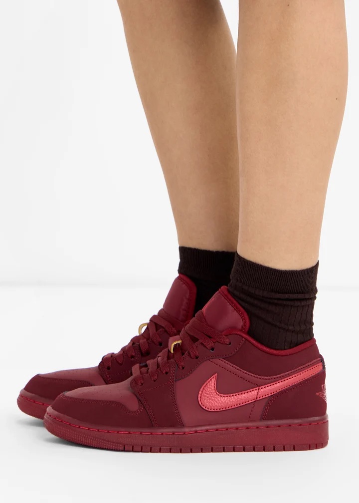 AJ 1 Low SE ‘Valentine’s Day’ IB7012-600 AJ 1 Low SE ‘Valentine’s Day’ IB7012-600