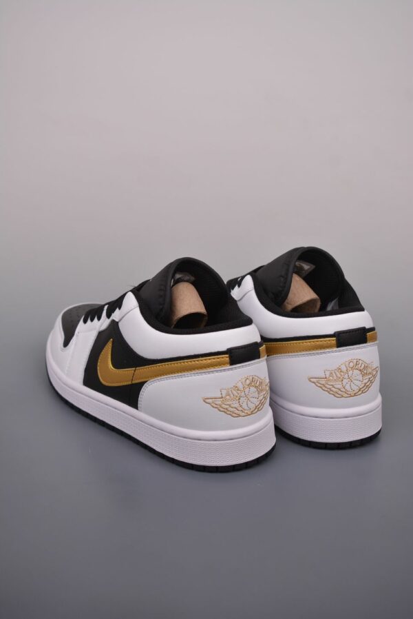 AJ 1 Low ‘Gold Swoosh’ 553558-172 AJ 1 Low ‘Gold Swoosh’ 553558-172