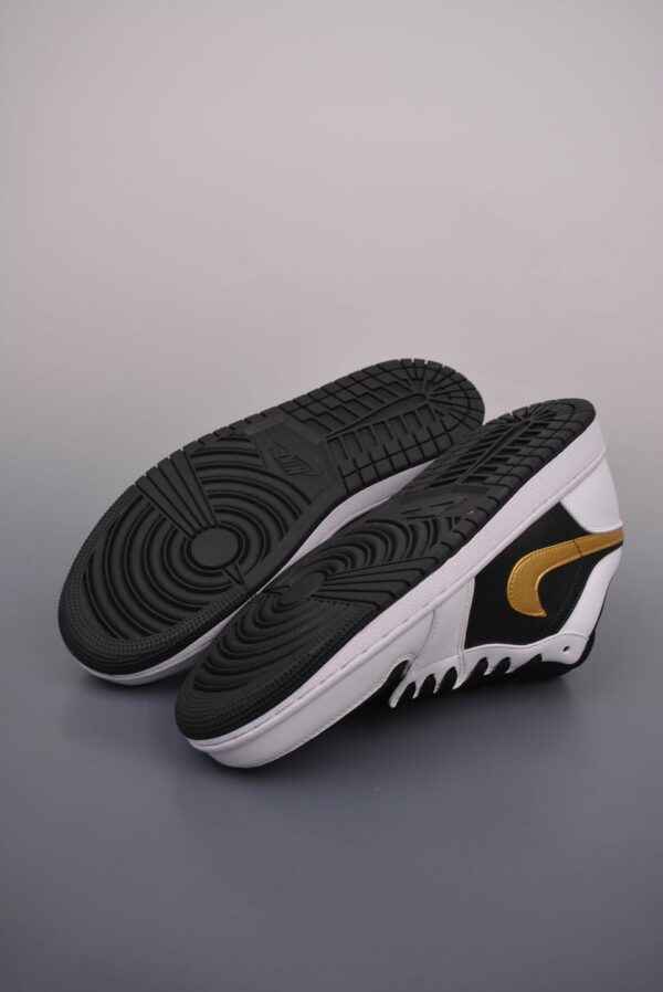 AJ 1 Low ‘Gold Swoosh’ 553558-172 AJ 1 Low ‘Gold Swoosh’ 553558-172