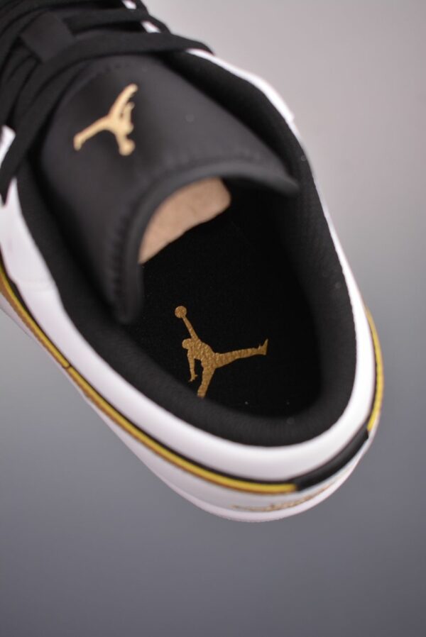 AJ 1 Low ‘Gold Swoosh’ 553558-172 AJ 1 Low ‘Gold Swoosh’ 553558-172