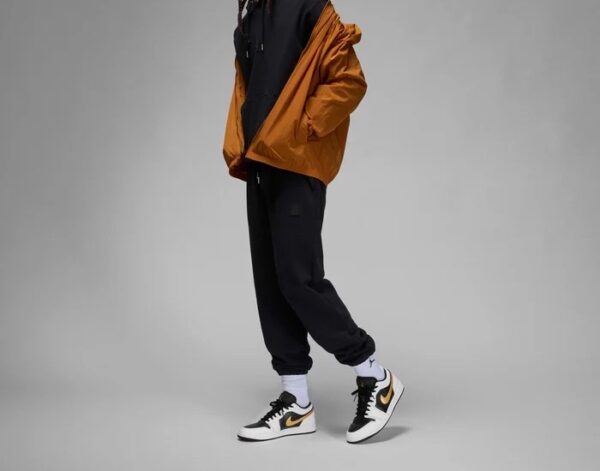 AJ 1 Low ‘Gold Swoosh’ 553558-172 AJ 1 Low ‘Gold Swoosh’ 553558-172
