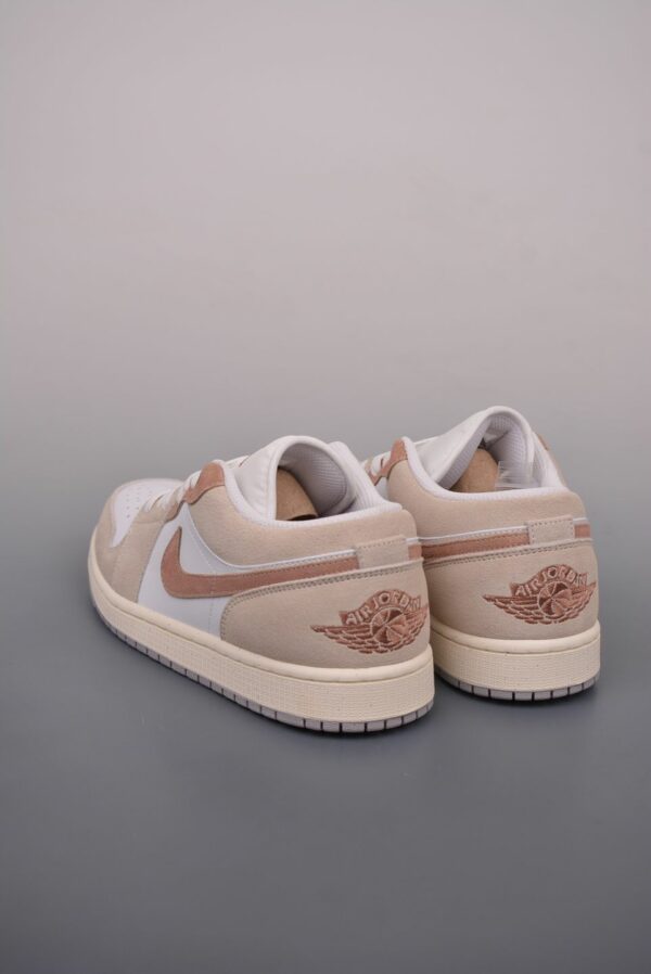 AJ 1 Low SE ‘Legend Light Brown’ HF1567-200
