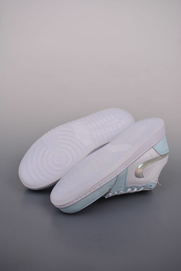AJ 1 Low SE ‘Glacier Blue’ HJ3481-491
