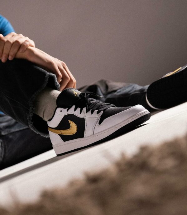 AJ 1 Low ‘Gold Swoosh’ 553558-172 AJ 1 Low ‘Gold Swoosh’ 553558-172