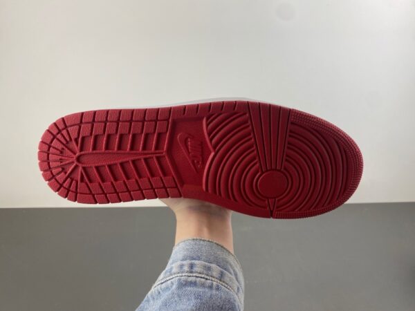 AJ 1 Low OG ‘Banned’ IW6276-001 AJ 1 Low OG ‘Banned’ IW6276-001