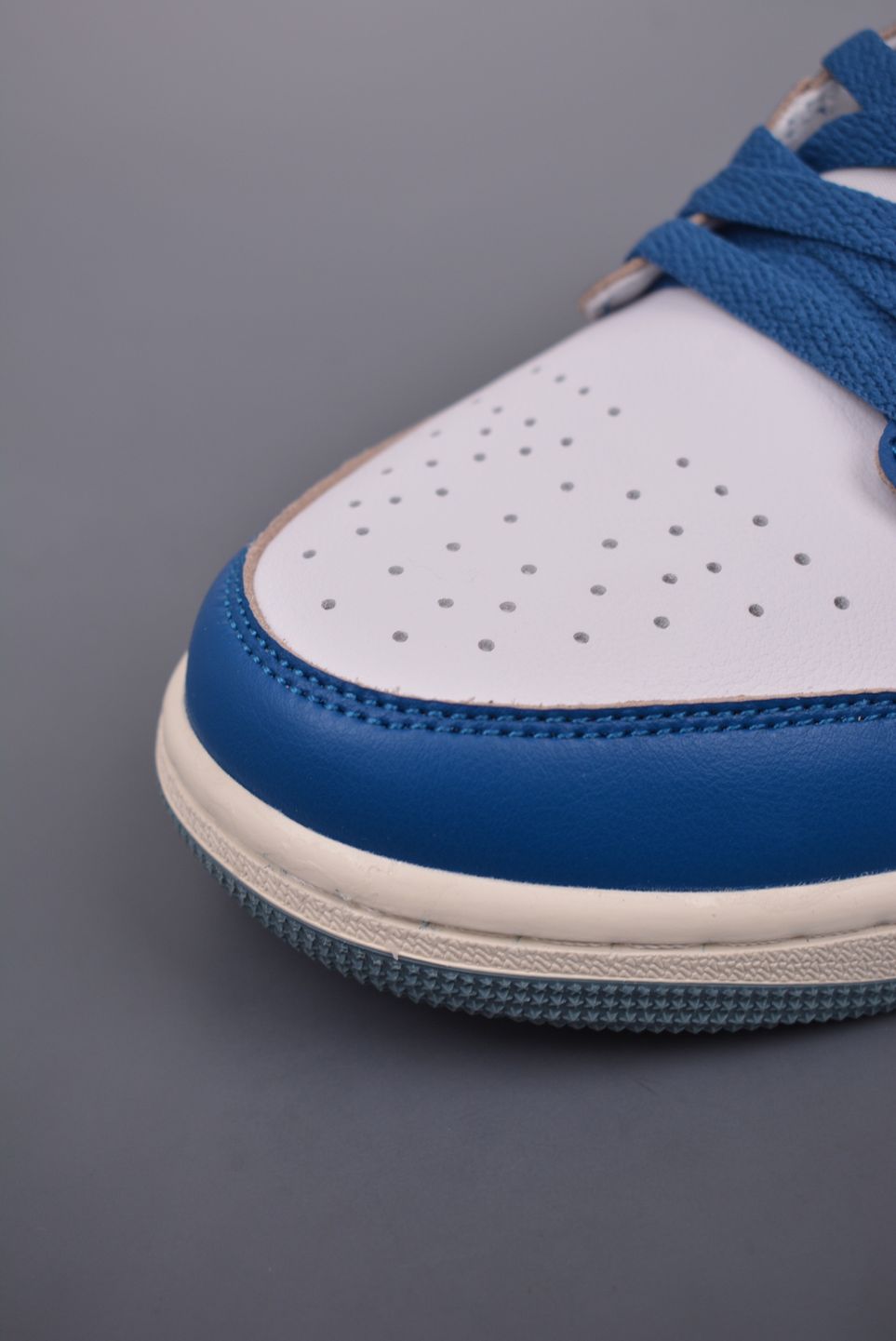 AJ 1 Low SE ‘Industrial Blue’ FN5214-141 AJ 1 Low SE ‘Industrial Blue’ FN5214-141