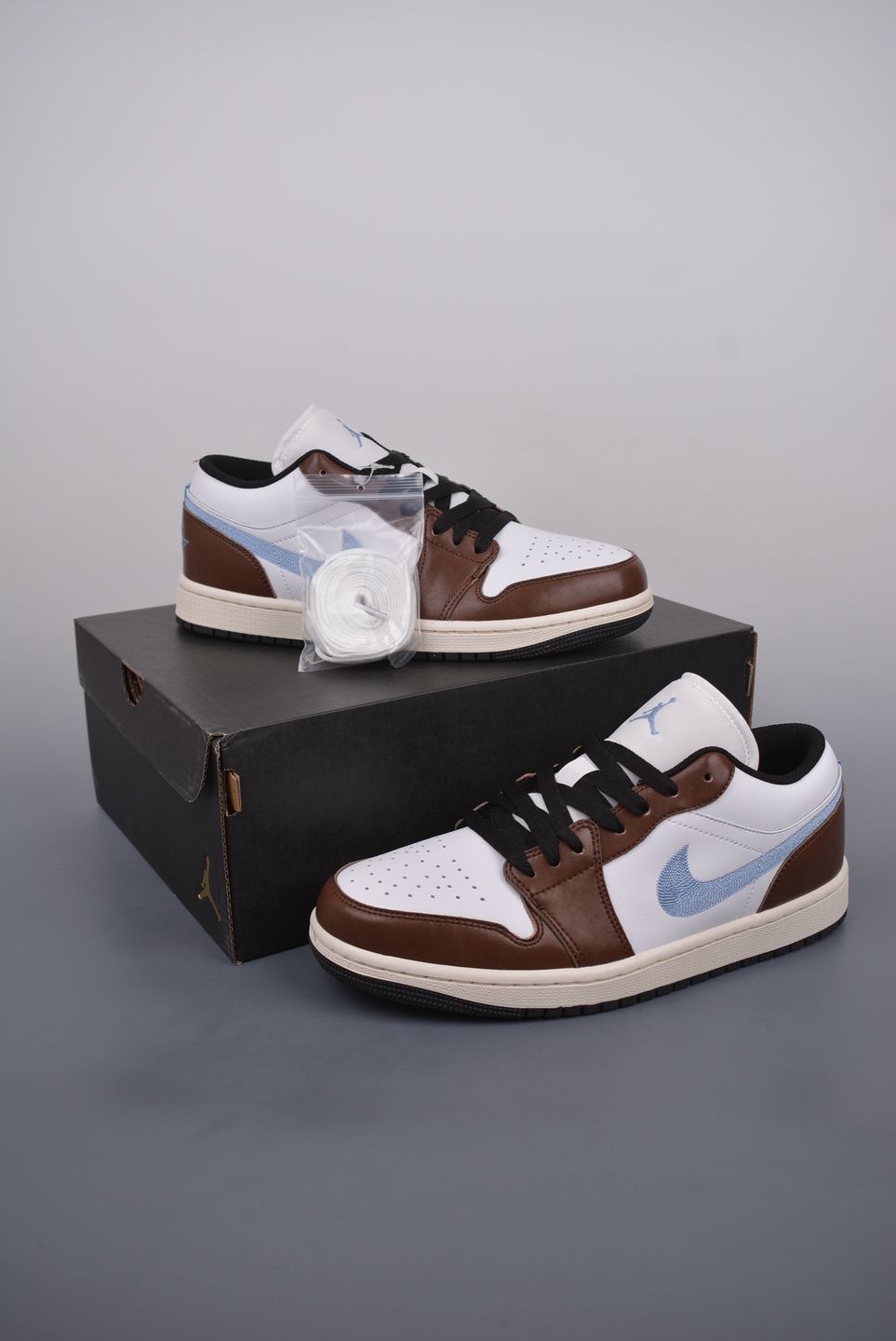 AJ 1 Low SE ‘Mocha Blue Grey’ FQ8156-142 AJ 1 Low SE ‘Mocha Blue Grey’ FQ8156-142