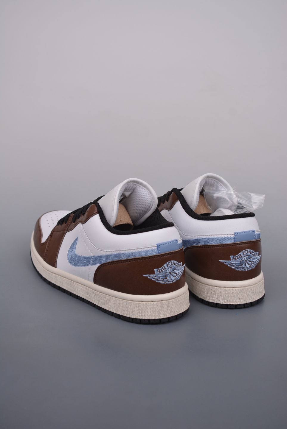 AJ 1 Low SE ‘Mocha Blue Grey’ FQ8156-142 AJ 1 Low SE ‘Mocha Blue Grey’ FQ8156-142