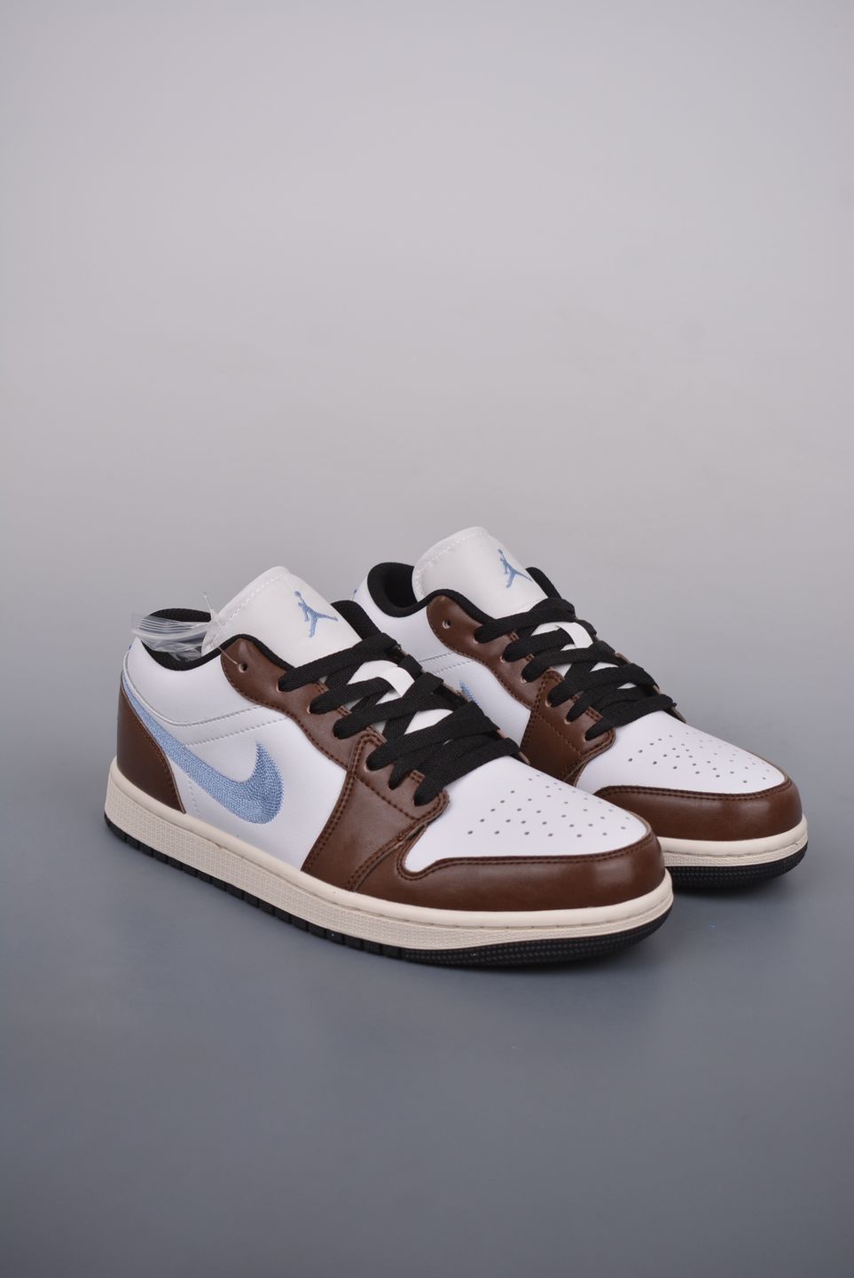 AJ 1 Low SE ‘Mocha Blue Grey’ FQ8156-142 AJ 1 Low SE ‘Mocha Blue Grey’ FQ8156-142