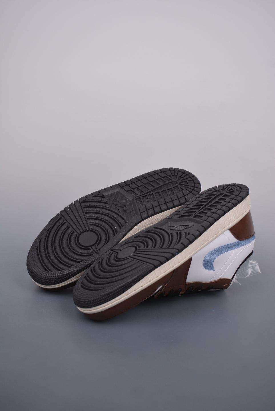 AJ 1 Low SE ‘Mocha Blue Grey’ FQ8156-142 AJ 1 Low SE ‘Mocha Blue Grey’ FQ8156-142