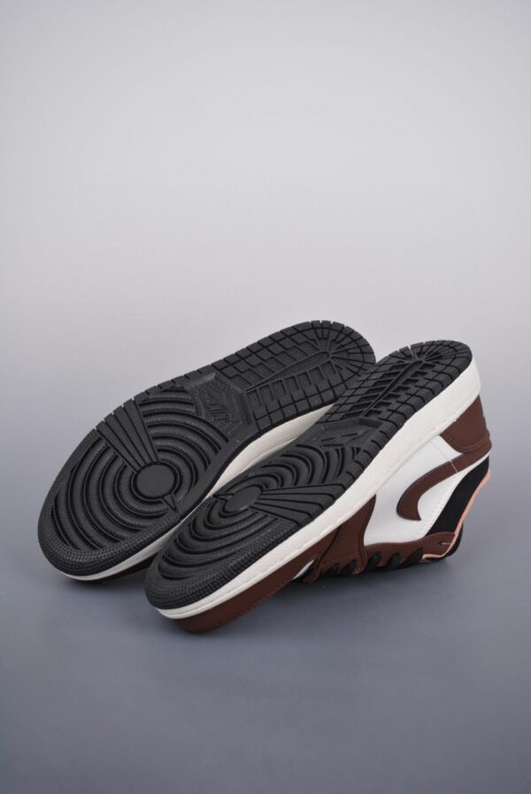 AJ 1 Low SE ‘Light Chocolate’ DM0589-200