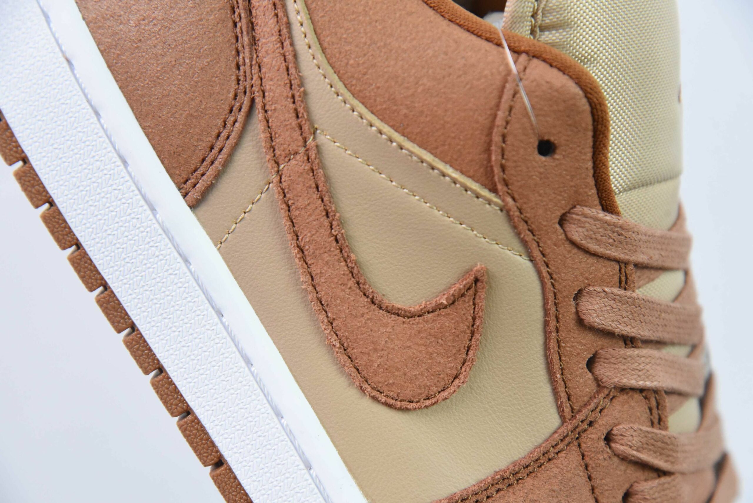 AJ 1 Low SE ‘Legend Coffee’ FJ3453-200 AJ 1 Low SE ‘Legend Coffee’ FJ3453-200