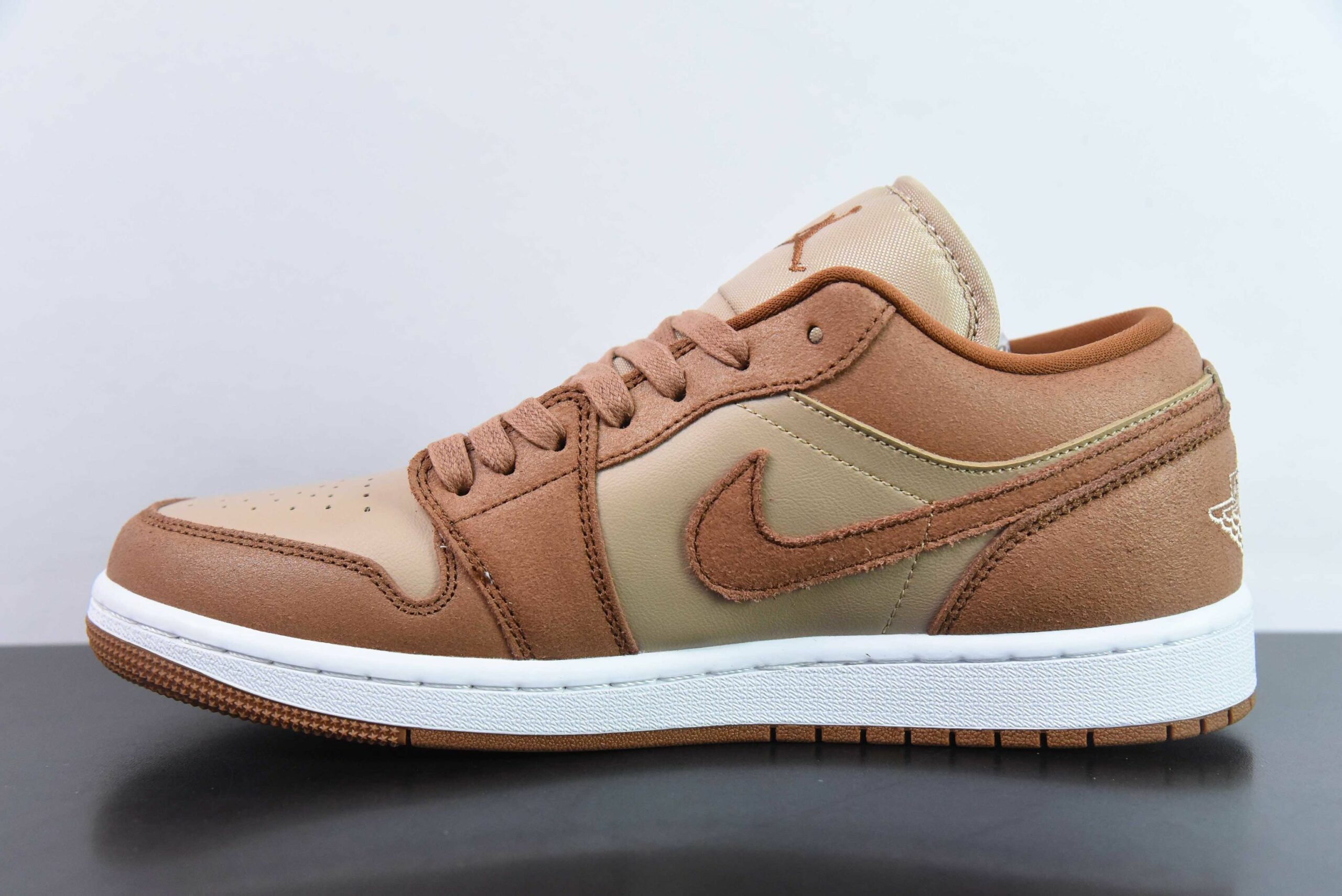 AJ 1 Low SE ‘Legend Coffee’ FJ3453-200 AJ 1 Low SE ‘Legend Coffee’ FJ3453-200
