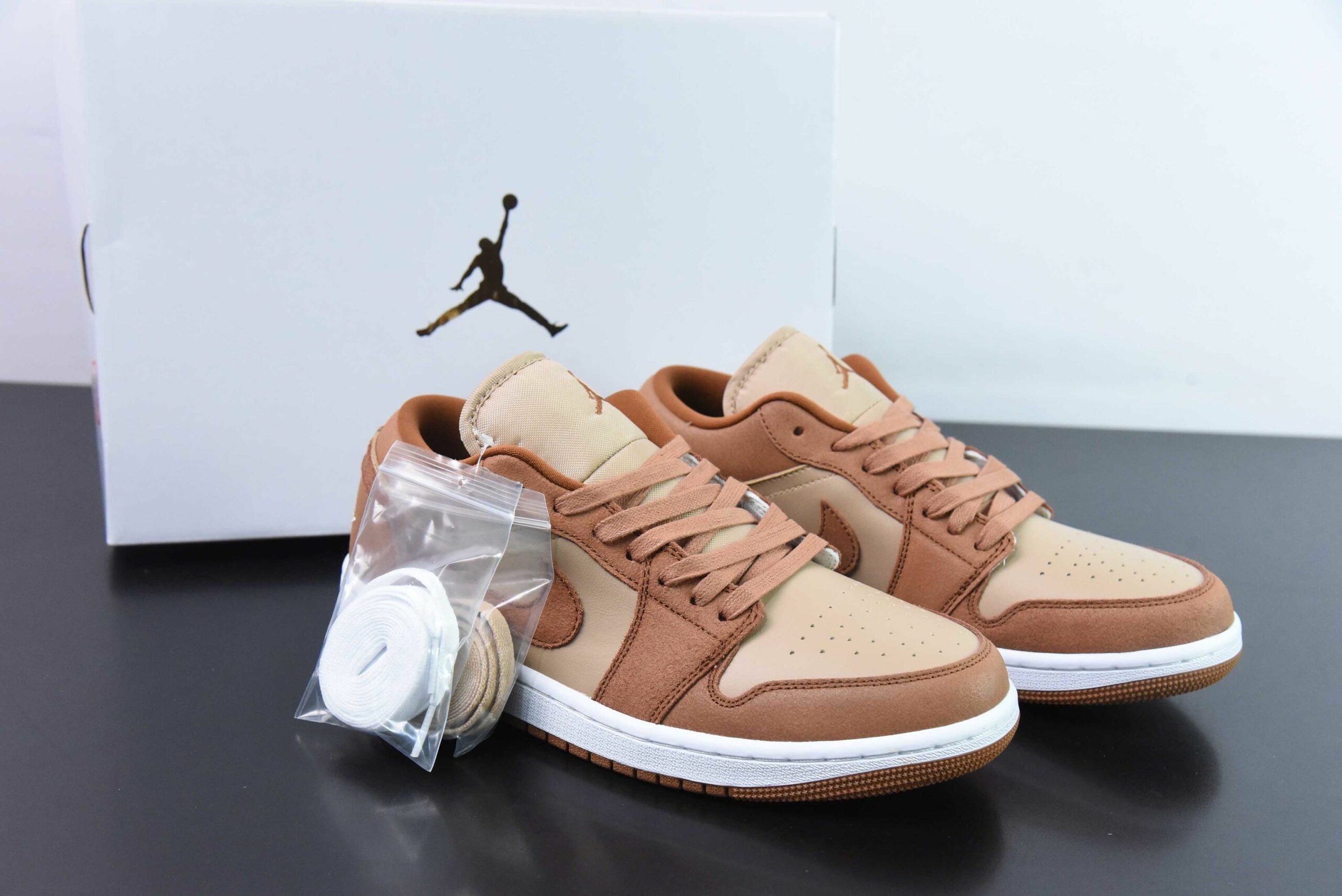 AJ 1 Low SE ‘Legend Coffee’ FJ3453-200 AJ 1 Low SE ‘Legend Coffee’ FJ3453-200