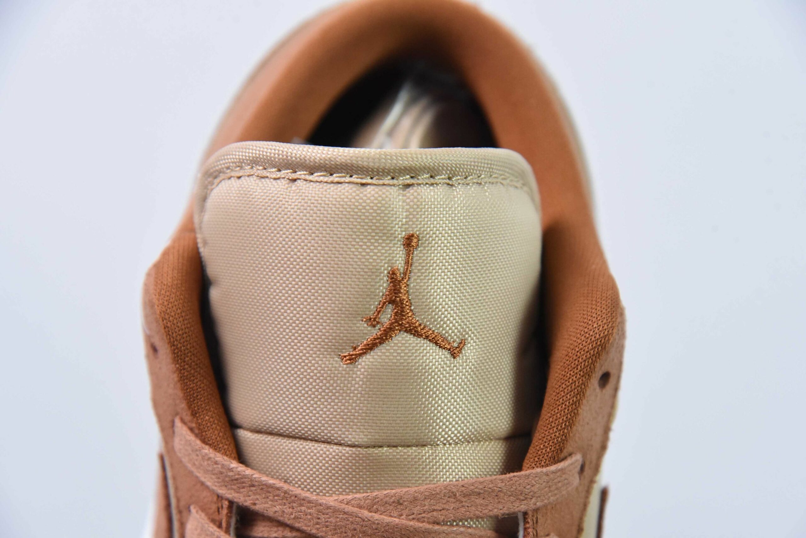 AJ 1 Low SE ‘Legend Coffee’ FJ3453-200 AJ 1 Low SE ‘Legend Coffee’ FJ3453-200
