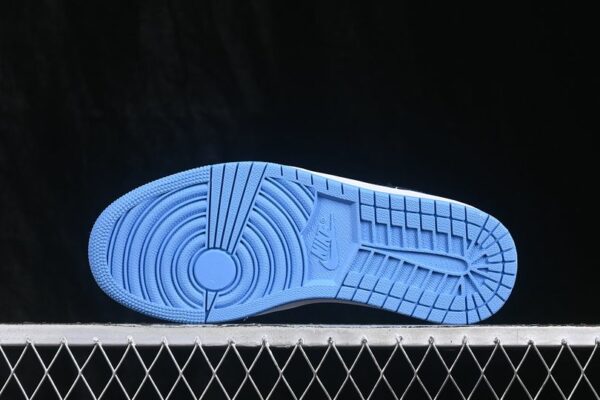AJ 1 Low ‘Midnight Navy University Blue’ 553558-404 AJ 1 Low ‘Midnight Navy University Blue’ 553558-404