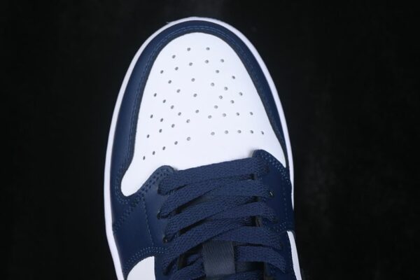 AJ 1 Low ‘Midnight Navy University Blue’ 553558-404 AJ 1 Low ‘Midnight Navy University Blue’ 553558-404
