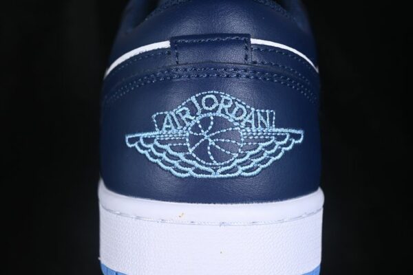 AJ 1 Low ‘Midnight Navy University Blue’ 553558-404 AJ 1 Low ‘Midnight Navy University Blue’ 553558-404