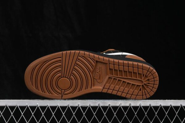 AJ 1 Low SE ‘Black Light British Tan’ IR7560-010 AJ 1 Low SE ‘Black Light British Tan’ IR7560-010