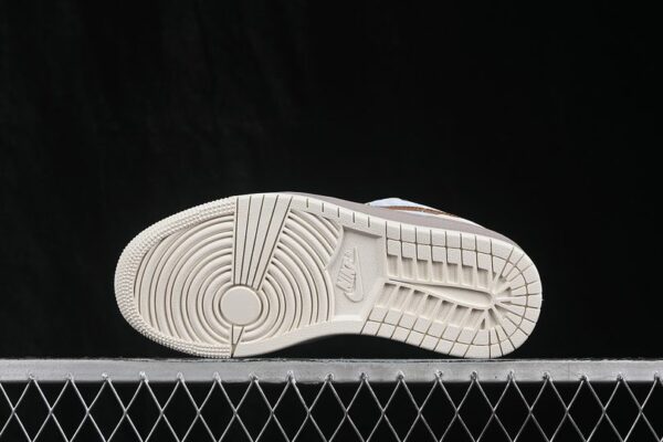 AJ 1 Low SE ‘Pinstripes’ IR7553-422 AJ 1 Low SE ‘Pinstripes’ IR7553-422