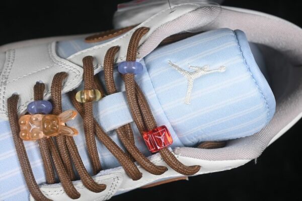 AJ 1 Low SE ‘Pinstripes’ IR7553-422 AJ 1 Low SE ‘Pinstripes’ IR7553-422