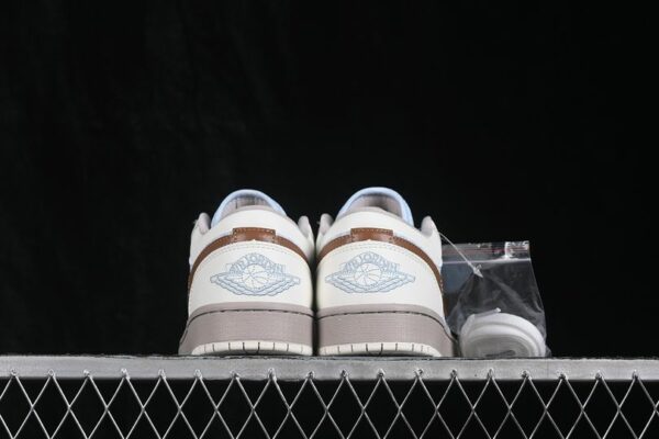 AJ 1 Low SE ‘Pinstripes’ IR7553-422 AJ 1 Low SE ‘Pinstripes’ IR7553-422