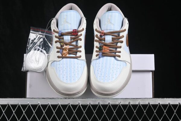 AJ 1 Low SE ‘Pinstripes’ IR7553-422 AJ 1 Low SE ‘Pinstripes’ IR7553-422