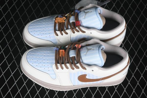AJ 1 Low SE ‘Pinstripes’ IR7553-422 AJ 1 Low SE ‘Pinstripes’ IR7553-422