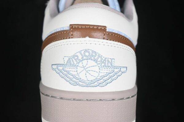 AJ 1 Low SE ‘Pinstripes’ IR7553-422 AJ 1 Low SE ‘Pinstripes’ IR7553-422
