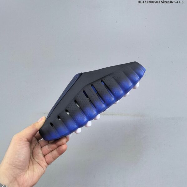 NK Mind 001 ‘Blackened Blue’ HQ4307-400