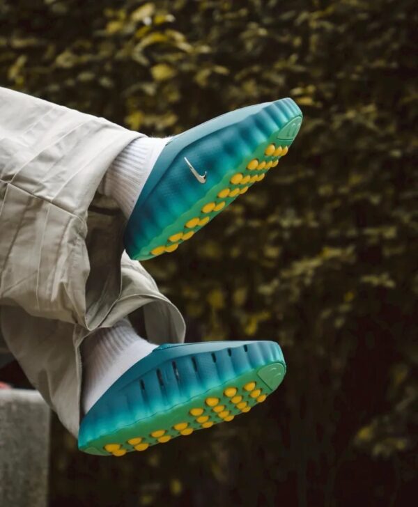 NK Mind 001 ‘Geode Teal’ HQ4307-301