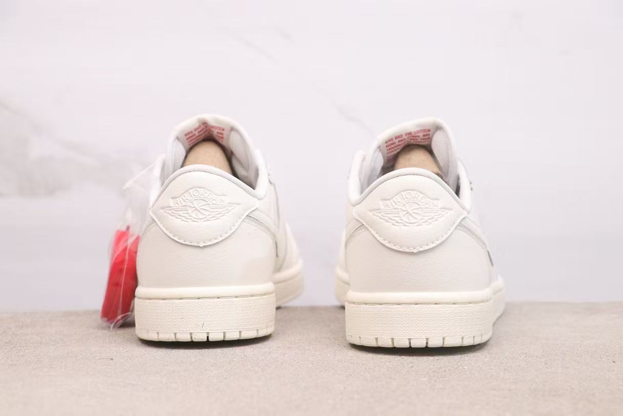 AJ 1 Low OG “Sail” HQ6998-100 AJ 1 Low OG “Sail” HQ6998-100
