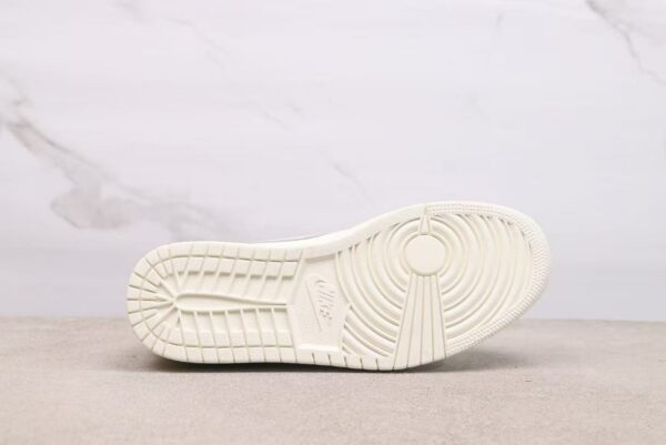 AJ 1 Low OG “Sail” HQ6998-100