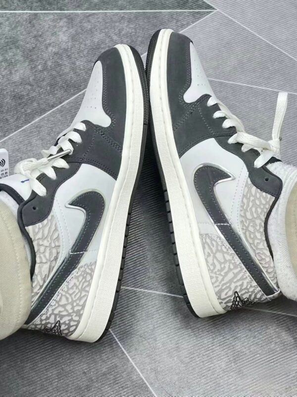 AJ 1 Low SE ‘Sail Deep Pewter Elephent Print’ IU2268-100 AJ 1 Low SE ‘Sail Deep Pewter Elephent Print’ IU2268-100