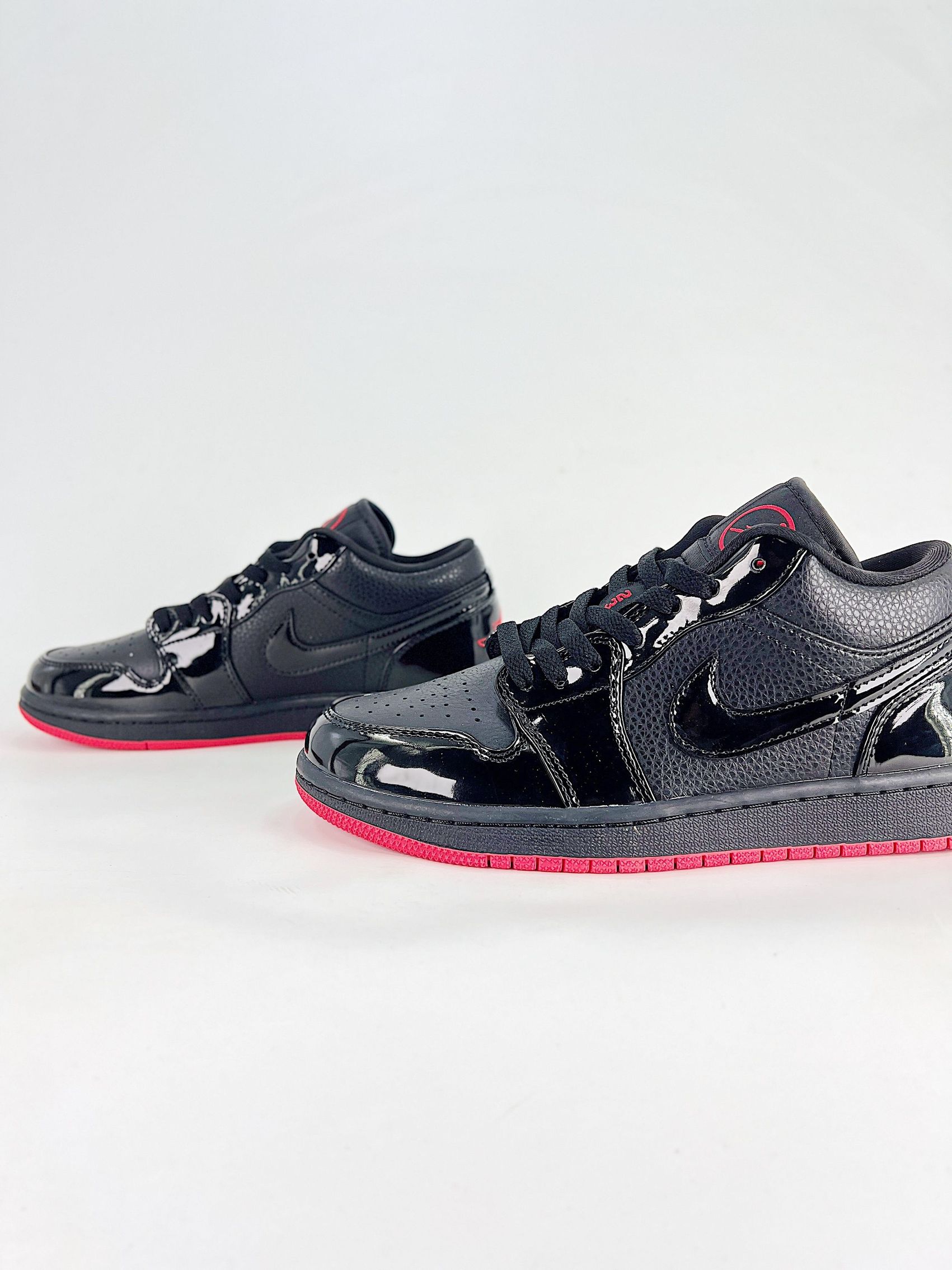 AJ 1 Low DD1660-001 AJ 1 Low DD1660-001