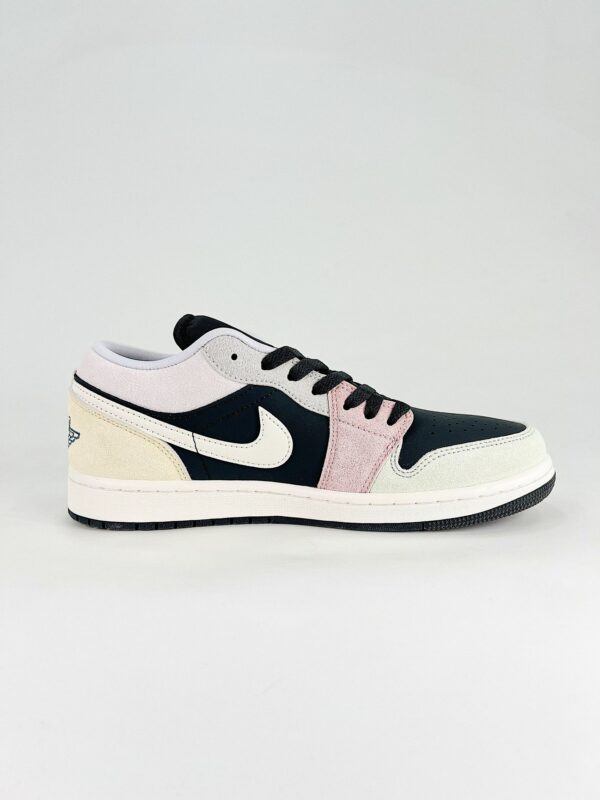 AJ 1 Low ‘Anthracite Muslin’ IB7109-004 AJ 1 Low ‘Anthracite Muslin’ IB7109-004