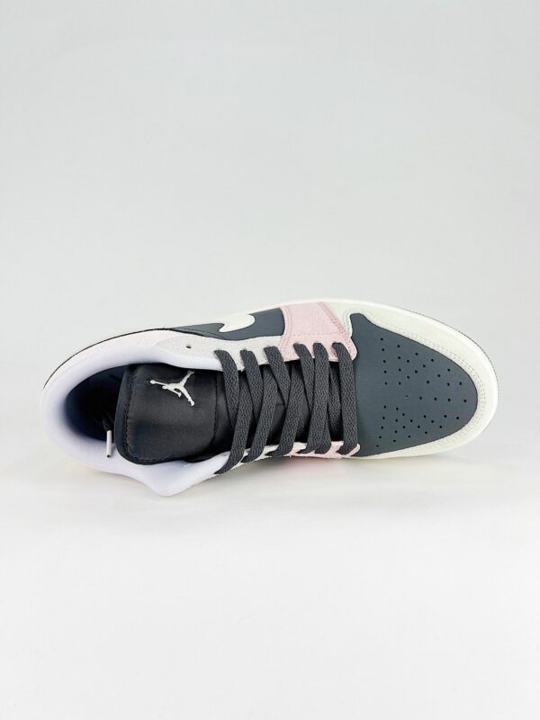 AJ 1 Low ‘Anthracite Muslin’ IB7109-004 AJ 1 Low ‘Anthracite Muslin’ IB7109-004