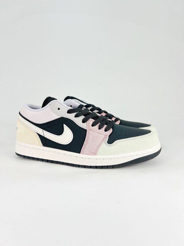 AJ 1 Low ‘Anthracite Muslin’ IB7109-004 AJ 1 Low ‘Anthracite Muslin’ IB7109-004