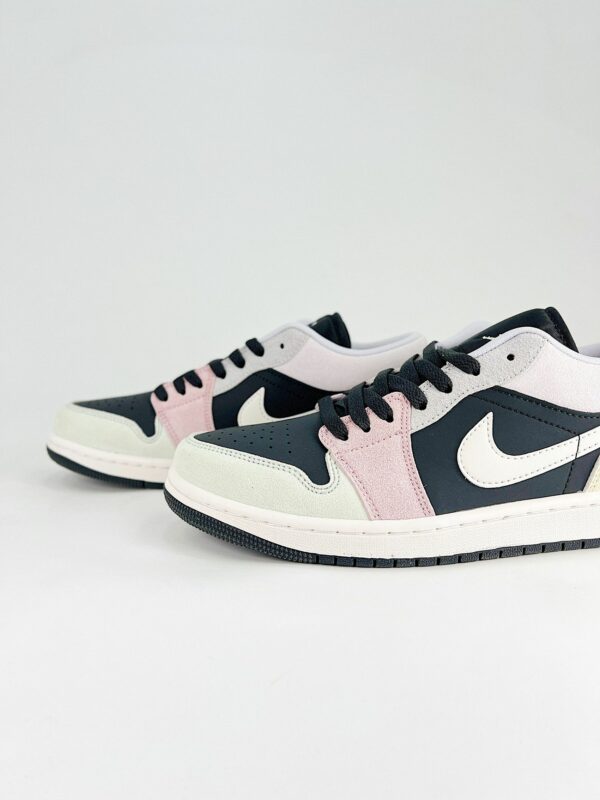 AJ 1 Low ‘Anthracite Muslin’ IB7109-004 AJ 1 Low ‘Anthracite Muslin’ IB7109-004