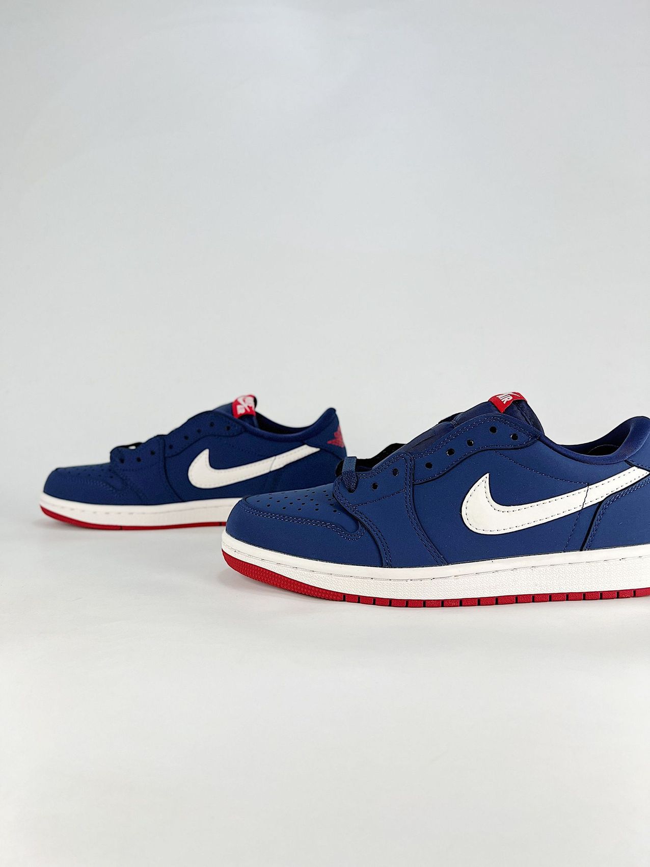 AJ 1 Retro Low OG ‘Howard’ IX8478-410 AJ 1 Retro Low OG ‘Howard’ IX8478-410