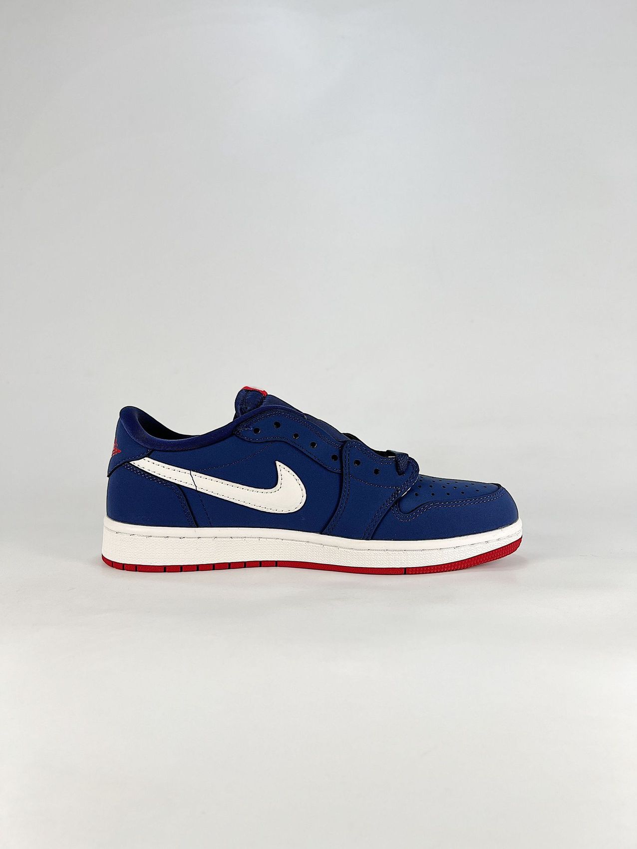 AJ 1 Retro Low OG ‘Howard’ IX8478-410 AJ 1 Retro Low OG ‘Howard’ IX8478-410